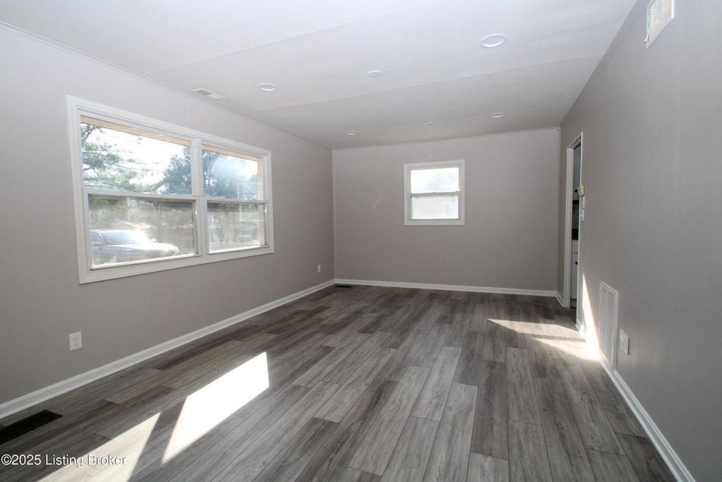 Photo of 226 Flamingo Dr, Louisville, KY 40218 (MLS # 1704111)