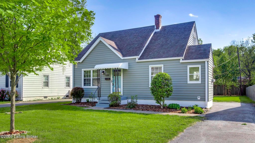 Photo of 630 Harris Pl, Louisville, KY 40222 (MLS # 1716872)