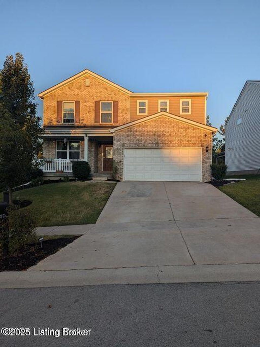 Photo of 12075 Parkview Trace Dr, Louisville, KY 40229 (MLS # 1704902)