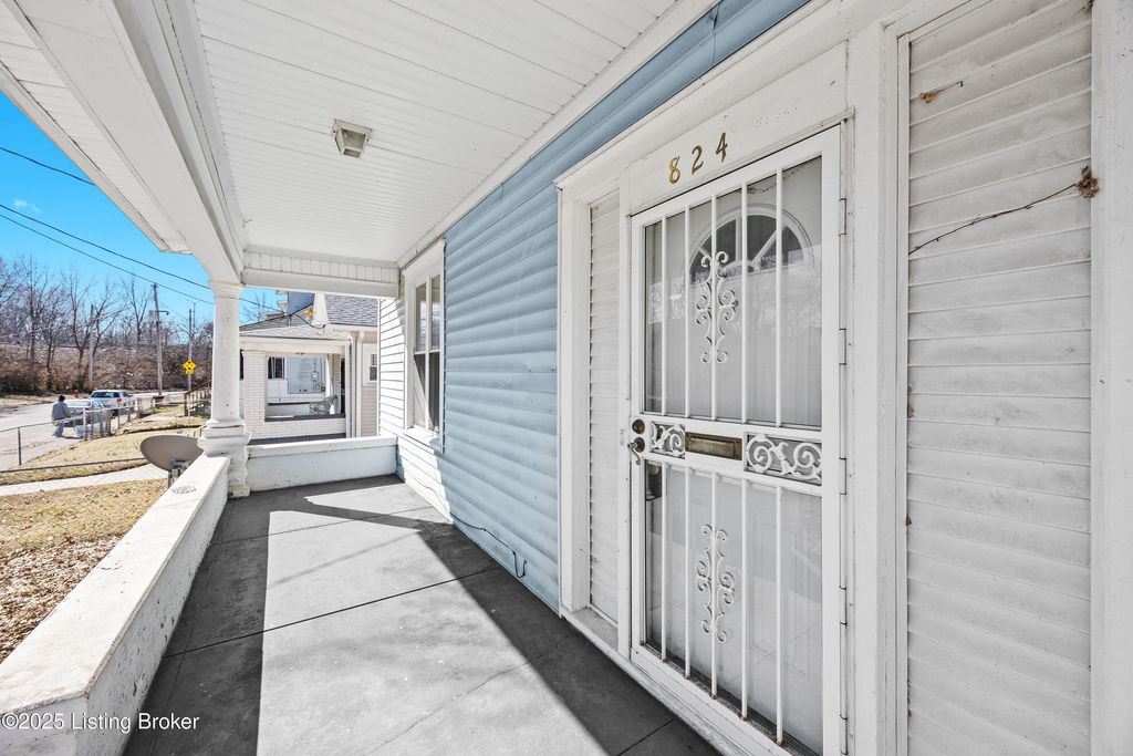 Photo of 824 S 36th St, Louisville, KY 40211 (MLS # 1703830)