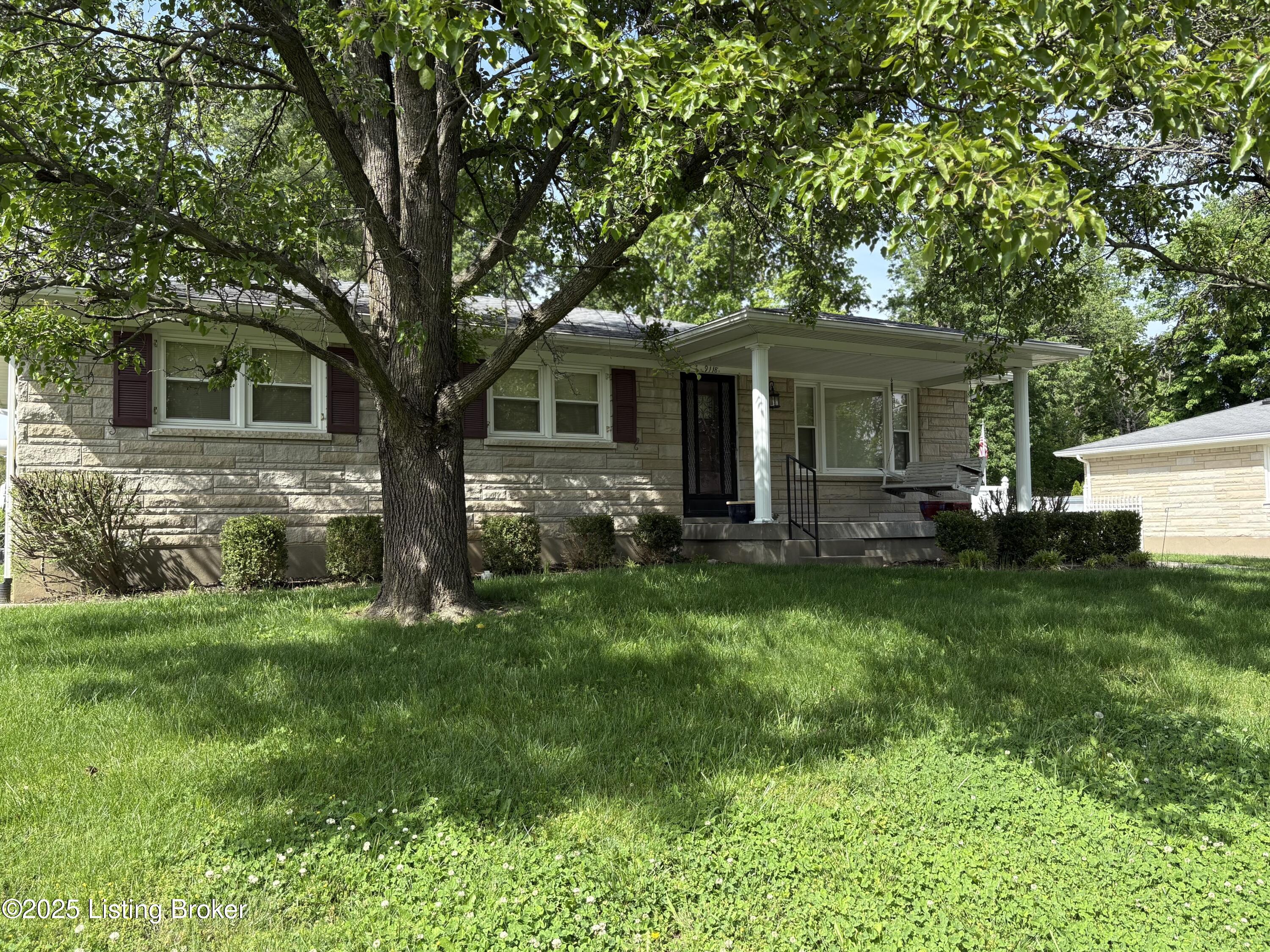 9118 Wanlou Dr, Louisville, Pennsylvania image 2