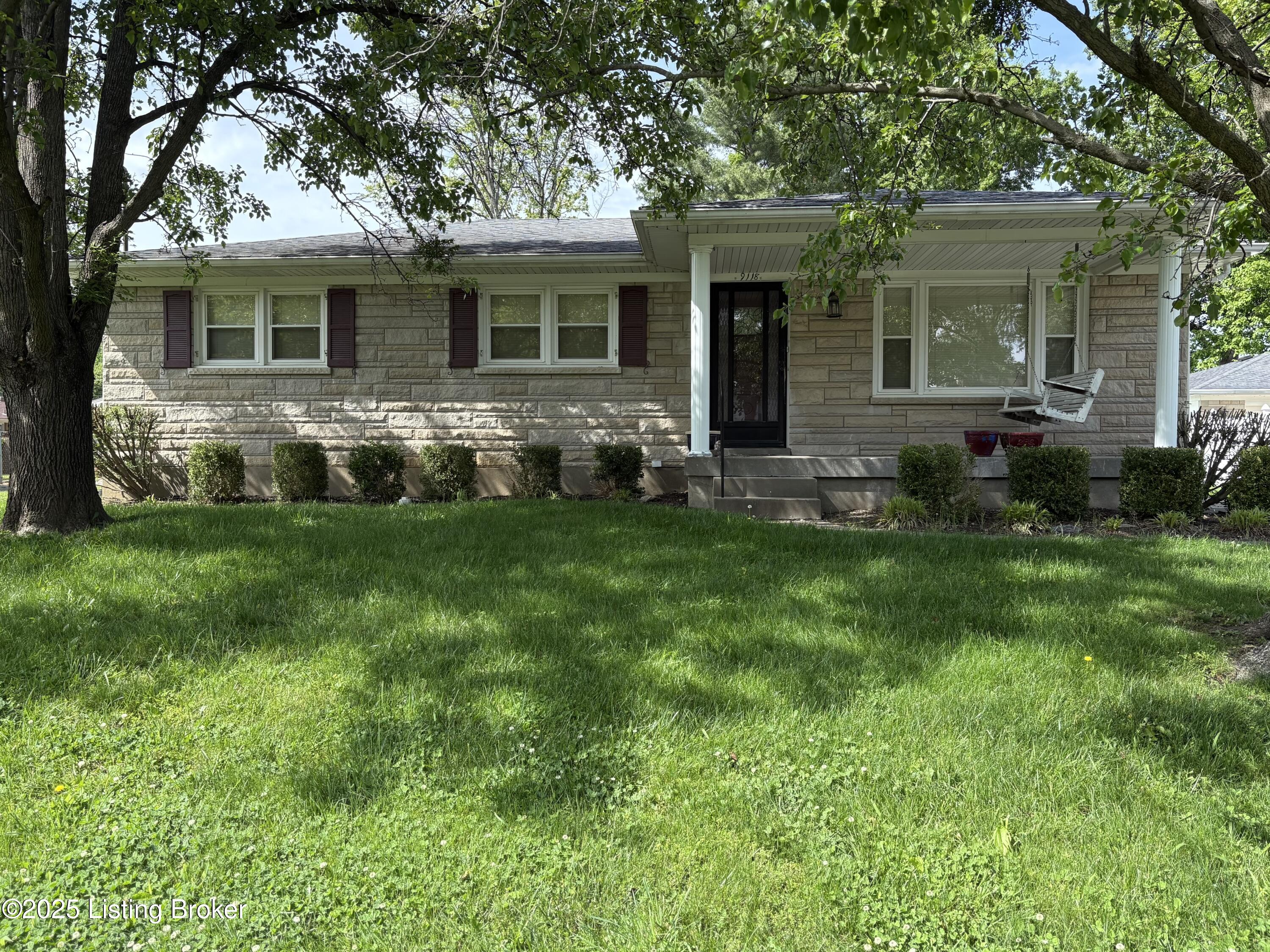 9118 Wanlou Dr, Louisville, Pennsylvania image 3