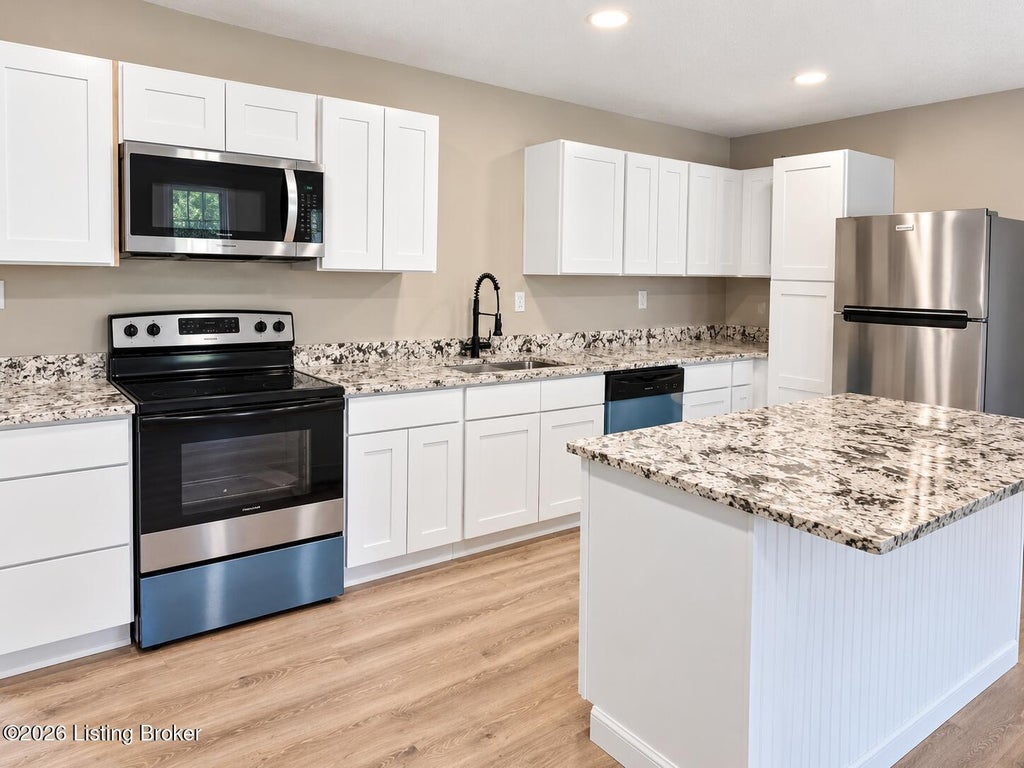 Photo of 7204 Gaymont Dr, Louisville, KY 40214 (MLS # 1728772)
