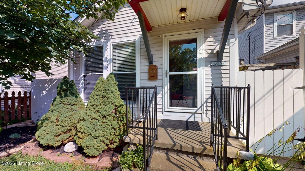 Photo of 1033 Lampton St, Louisville, KY 40204 (MLS # 1728224)
