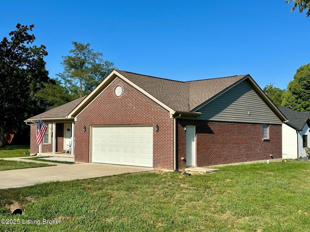 Photo of 309 River Cliff Blvd, Brandenburg, KY 40108 (MLS # 1704944)