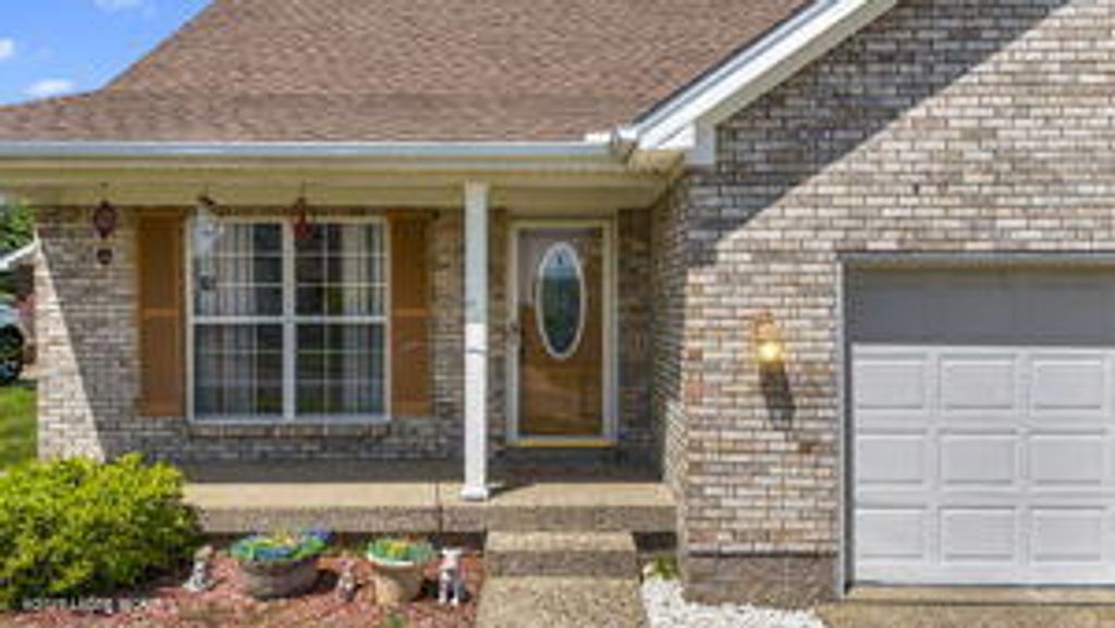 Photo of 8815 Wisdom Ln, Louisville, KY 40229 (MLS # 1714989)