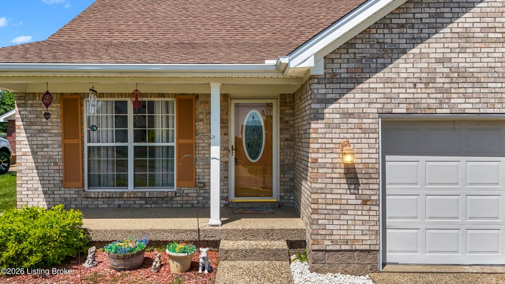 Photo of 8815 Wisdom Ln, Louisville, KY 40229 (MLS # 1714989)
