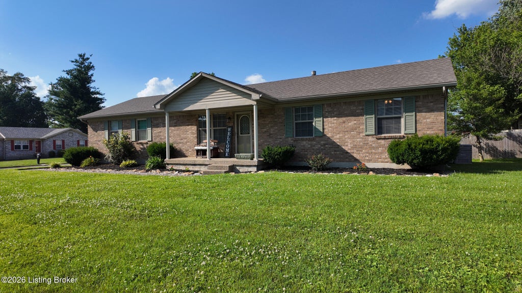 Photo of 4613 Braves Ln, Louisville, KY 40272 (MLS # 1720211)