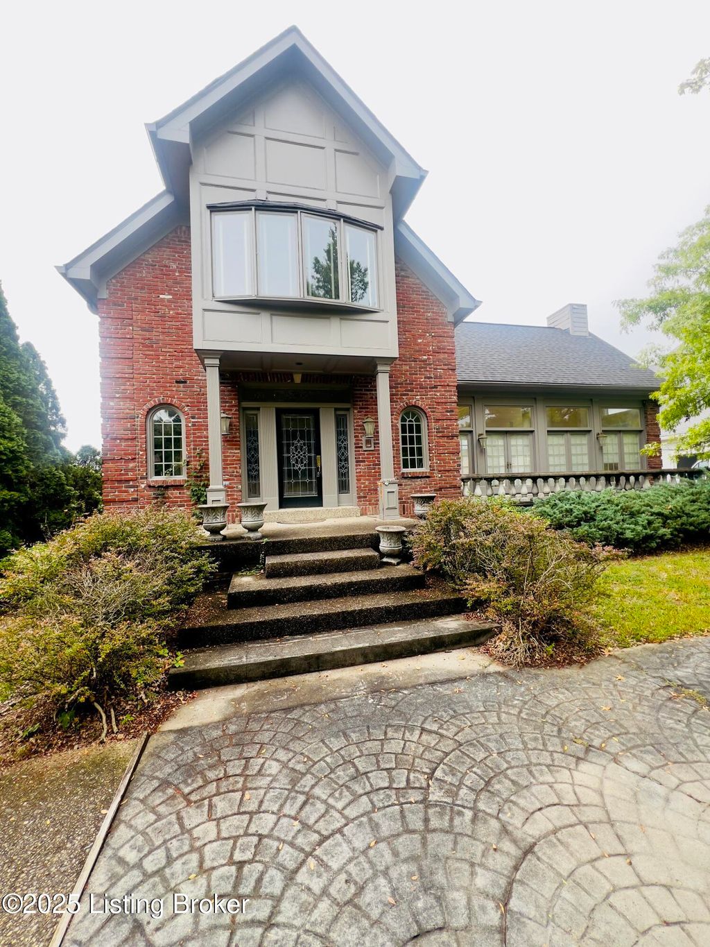 Photo of 1104 Glenlake Way, Louisville, KY 40245 (MLS # 1704779)