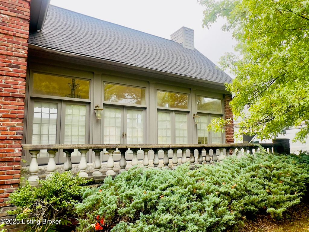 Photo of 1104 Glenlake Way, Louisville, KY 40245 (MLS # 1704779)