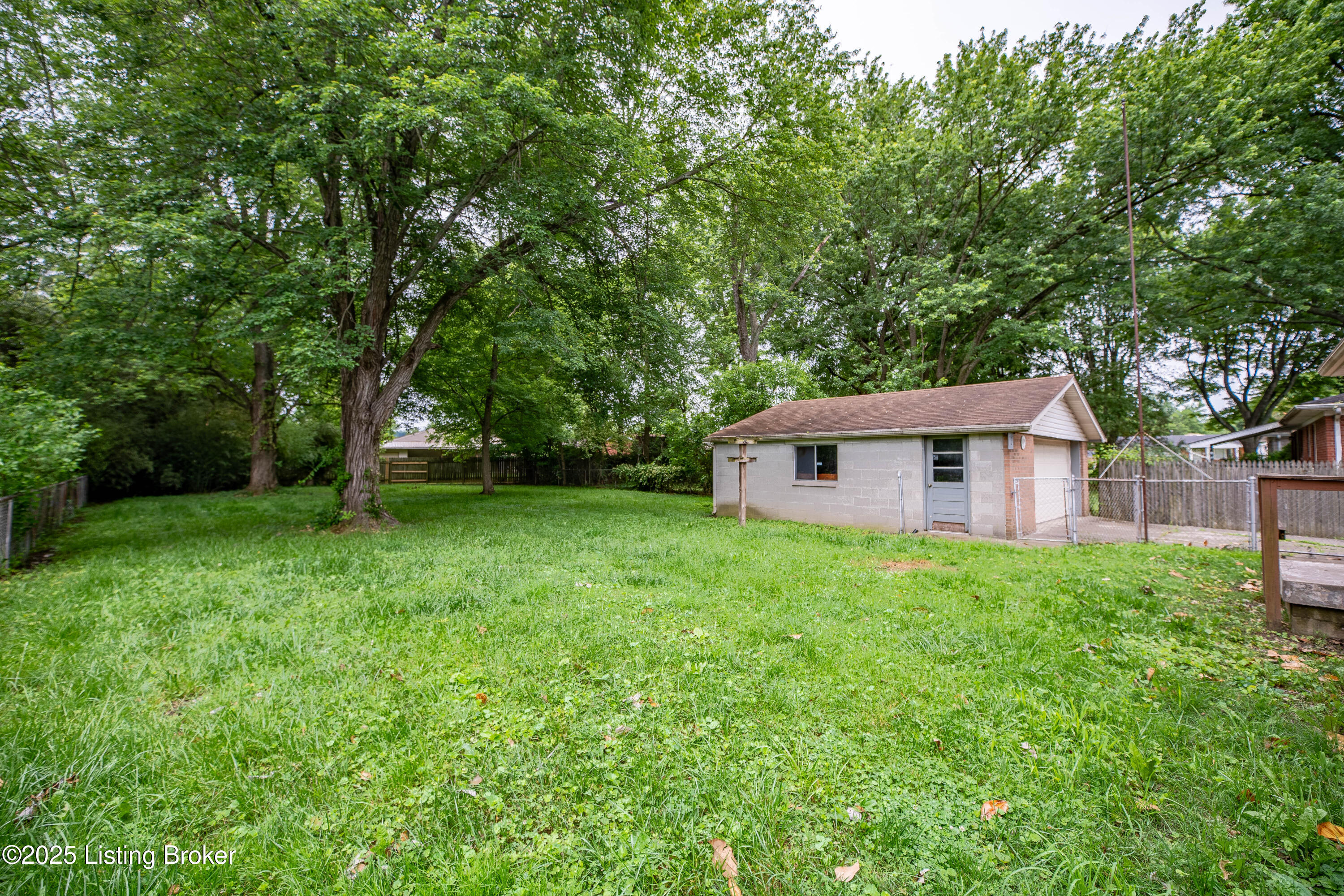 8417 Madrone Ave, Louisville, Kentucky image 18