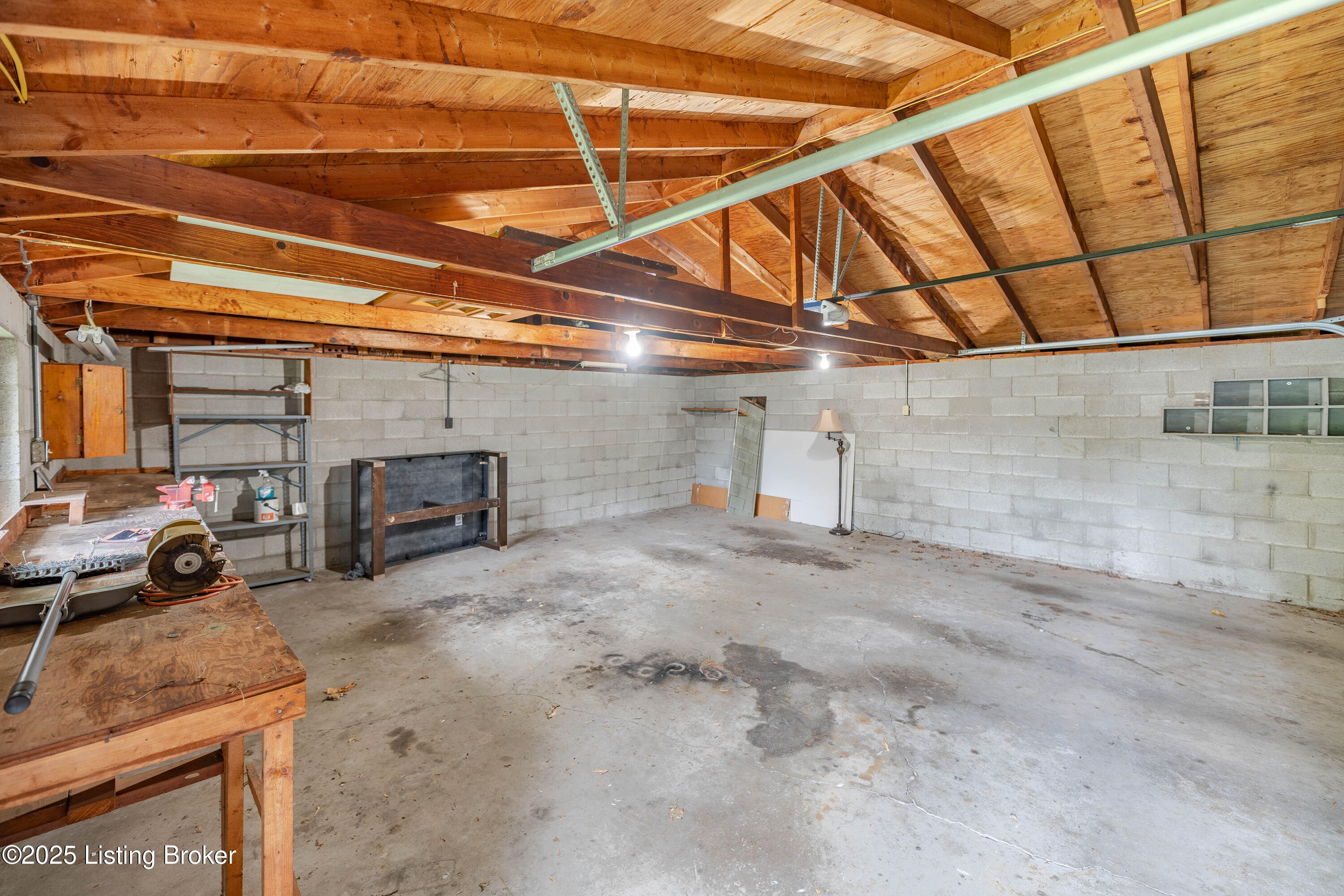 8417 Madrone Ave, Louisville, Kentucky image 17