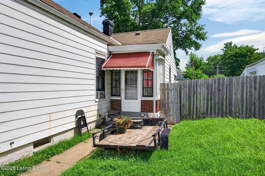 Photo of 925 Ash St, Louisville, KY 40217 (MLS # 1726533)