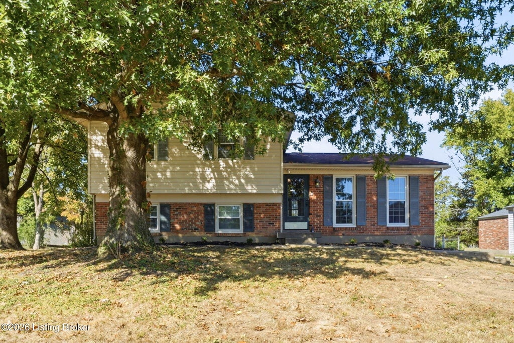 Photo of 10111 Westwego Pl, Louisville, KY 40299 (MLS # 1731386)