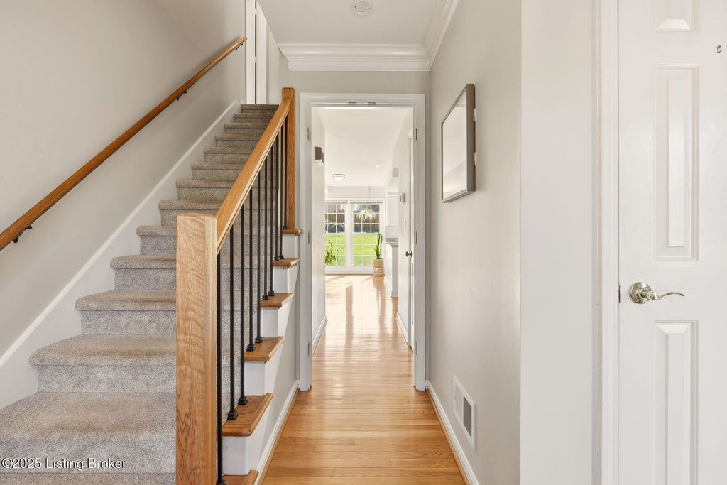 Photo of 3616 Locust E Cir, Prospect, KY 40059 (MLS # 1702507)