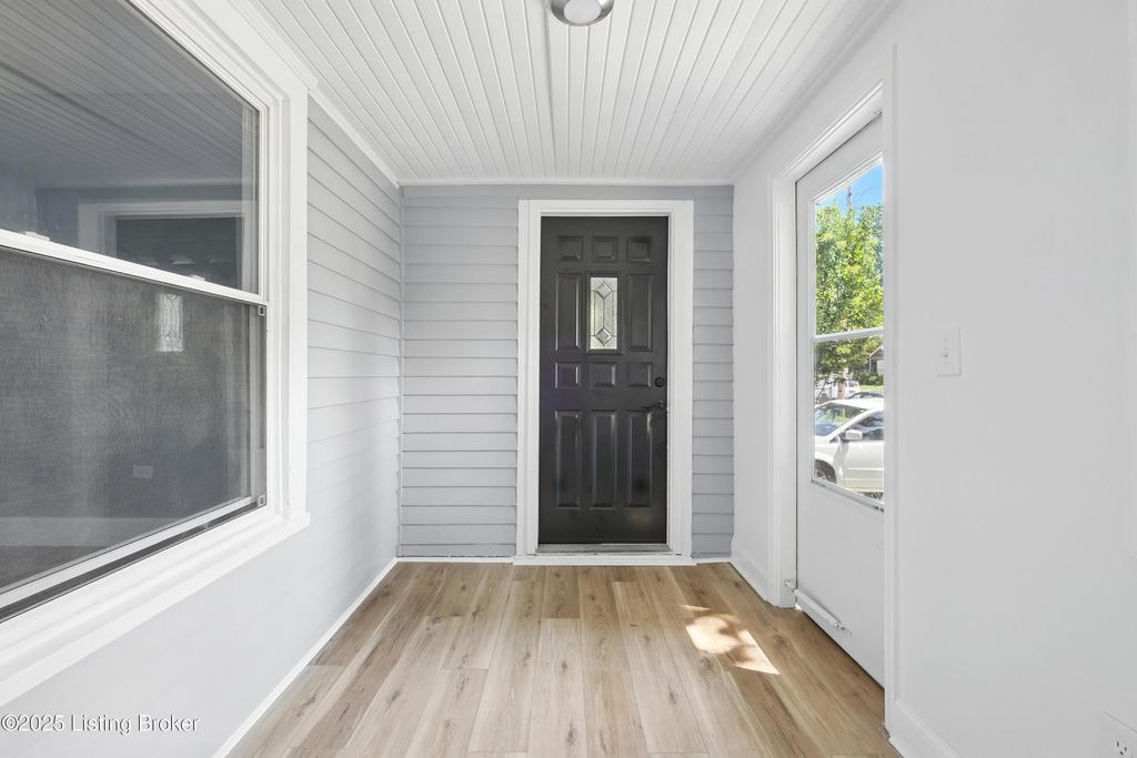 Photo of 220 N 39th St, Louisville, KY 40212 (MLS # 1704921)