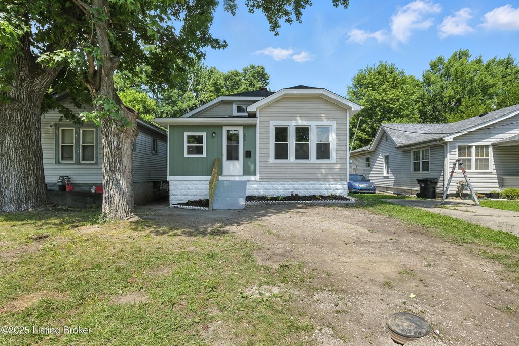 Photo of 220 N 39th St, Louisville, KY 40212 (MLS # 1704921)