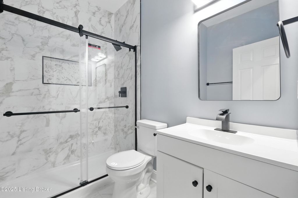 Photo of 220 N 39th St, Louisville, KY 40212 (MLS # 1704921)