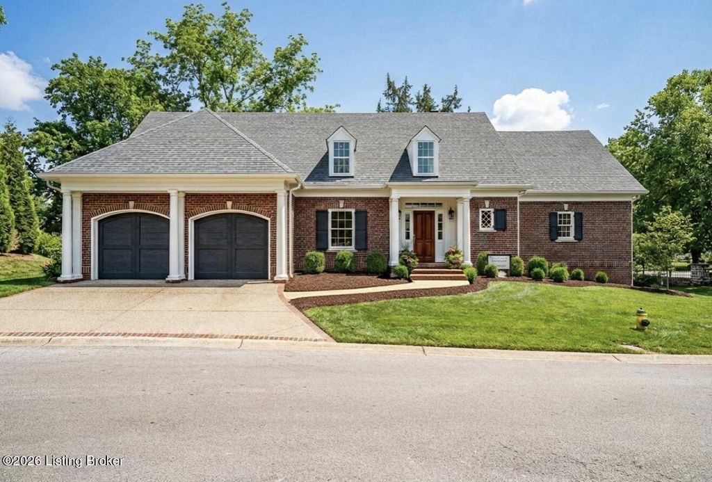 Photo of 401 Stonehaven Commons Ct, Louisville, KY 40207 (MLS # 1710016)