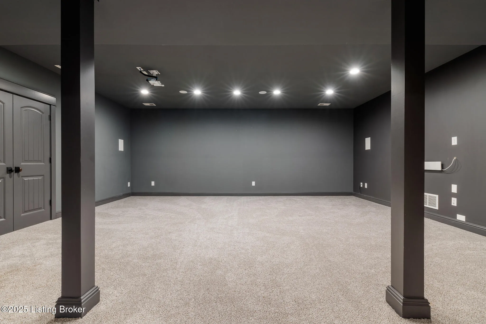 Crestwood, Kentucky 40014, United States, 5 Bedrooms Bedrooms, ,6 BathroomsBathrooms,Residential,Active,203218