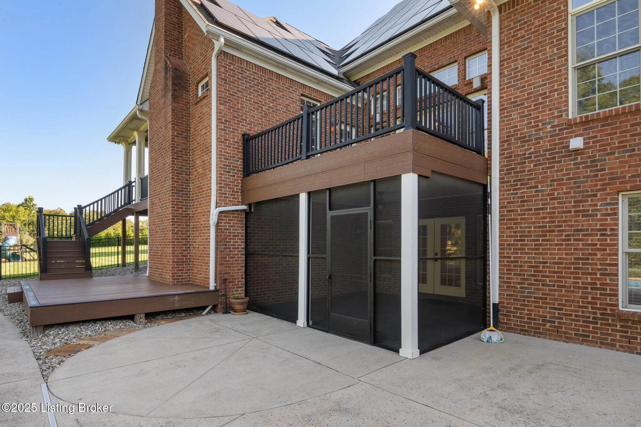 Crestwood, Kentucky 40014, United States, 5 Bedrooms Bedrooms, ,6 BathroomsBathrooms,Residential,Active,203218