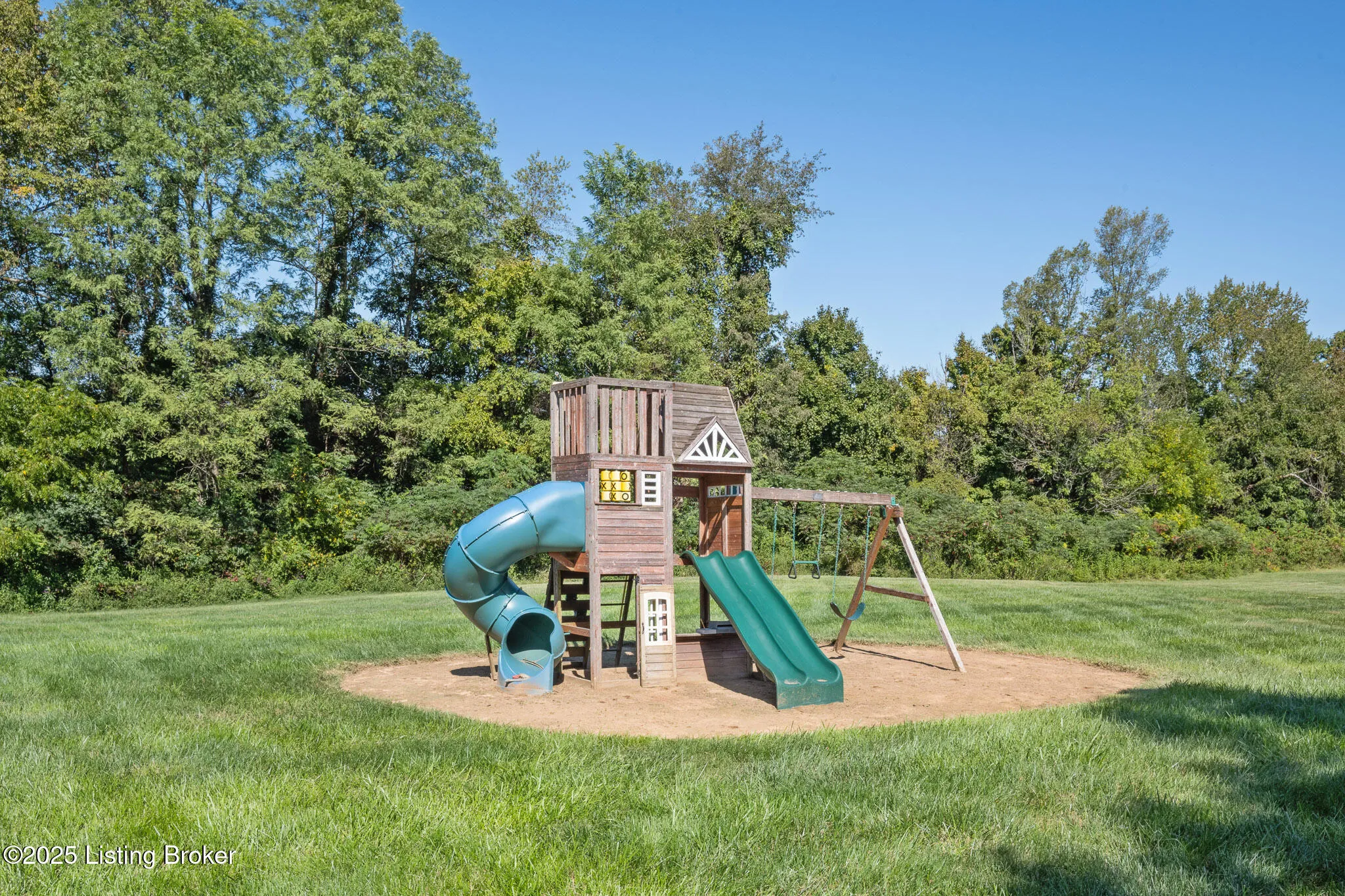 Crestwood, Kentucky 40014, United States, 5 Bedrooms Bedrooms, ,6 BathroomsBathrooms,Residential,Active,203218