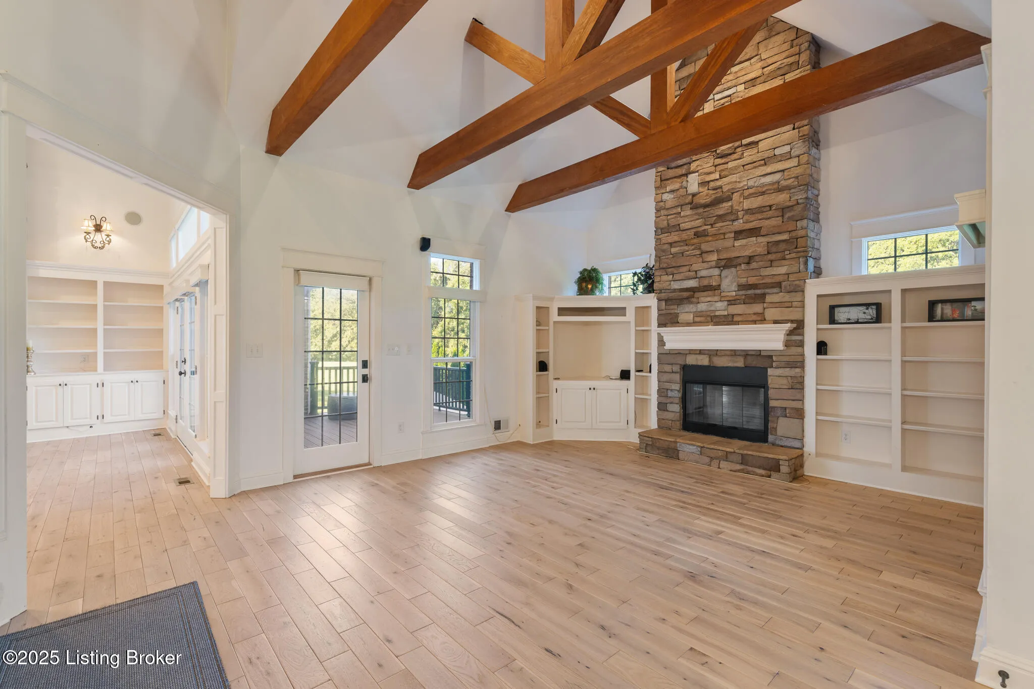 Crestwood, Kentucky 40014, United States, 5 Bedrooms Bedrooms, ,6 BathroomsBathrooms,Residential,Active,203218