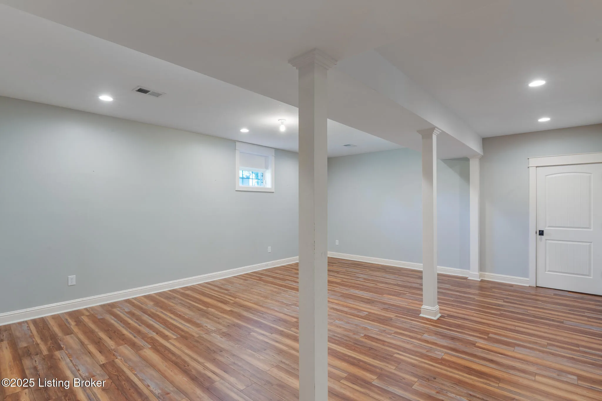 Crestwood, Kentucky 40014, United States, 5 Bedrooms Bedrooms, ,6 BathroomsBathrooms,Residential,Active,203218