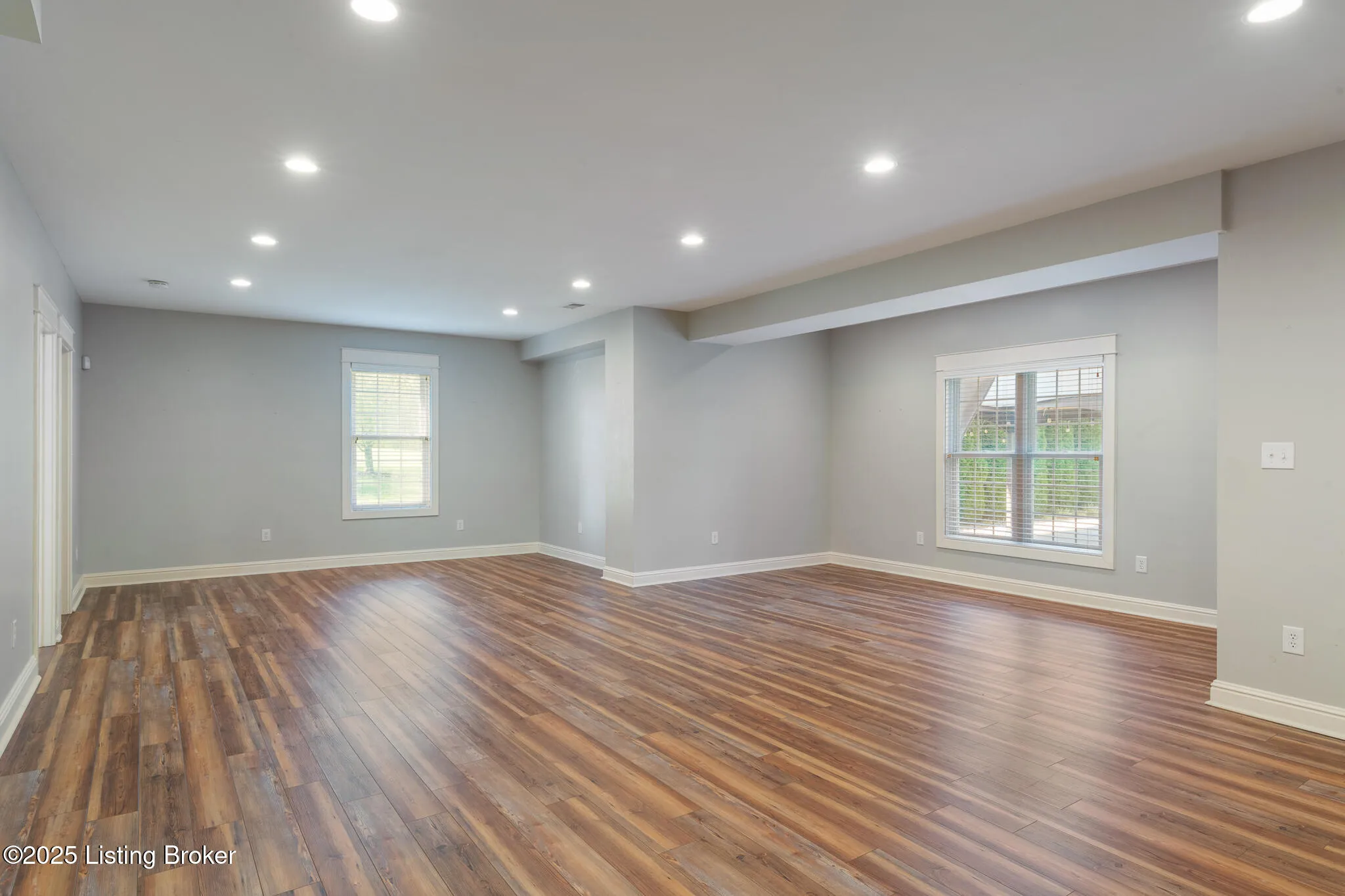 Crestwood, Kentucky 40014, United States, 5 Bedrooms Bedrooms, ,6 BathroomsBathrooms,Residential,Active,203218