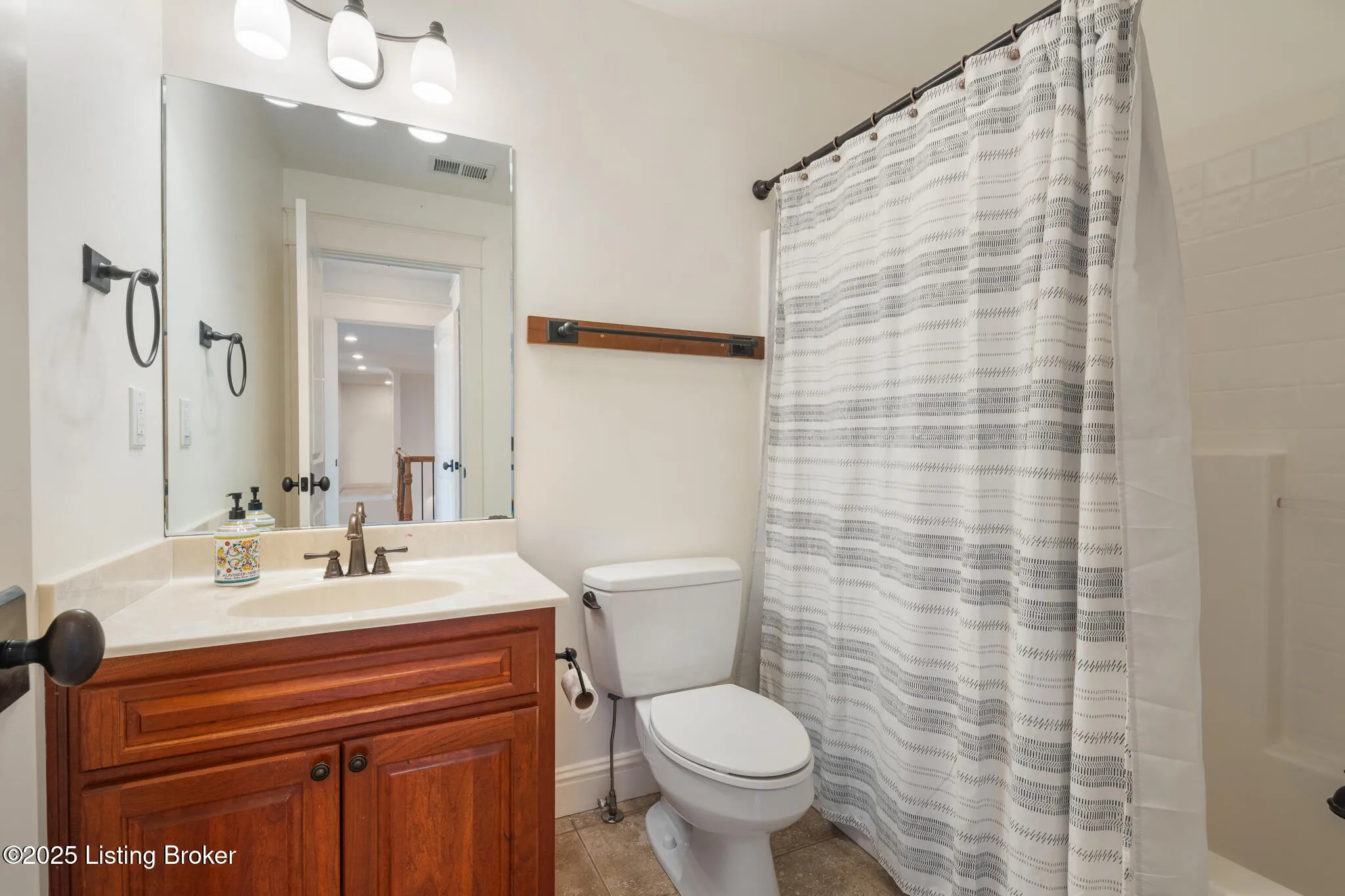 Crestwood, Kentucky 40014, United States, 5 Bedrooms Bedrooms, ,6 BathroomsBathrooms,Residential,Active,203218