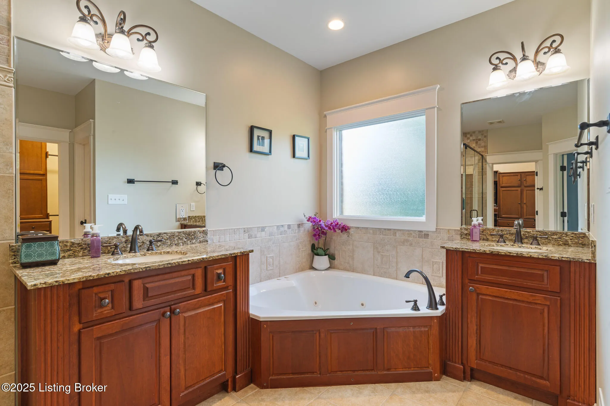 Crestwood, Kentucky 40014, United States, 5 Bedrooms Bedrooms, ,6 BathroomsBathrooms,Residential,Active,203218