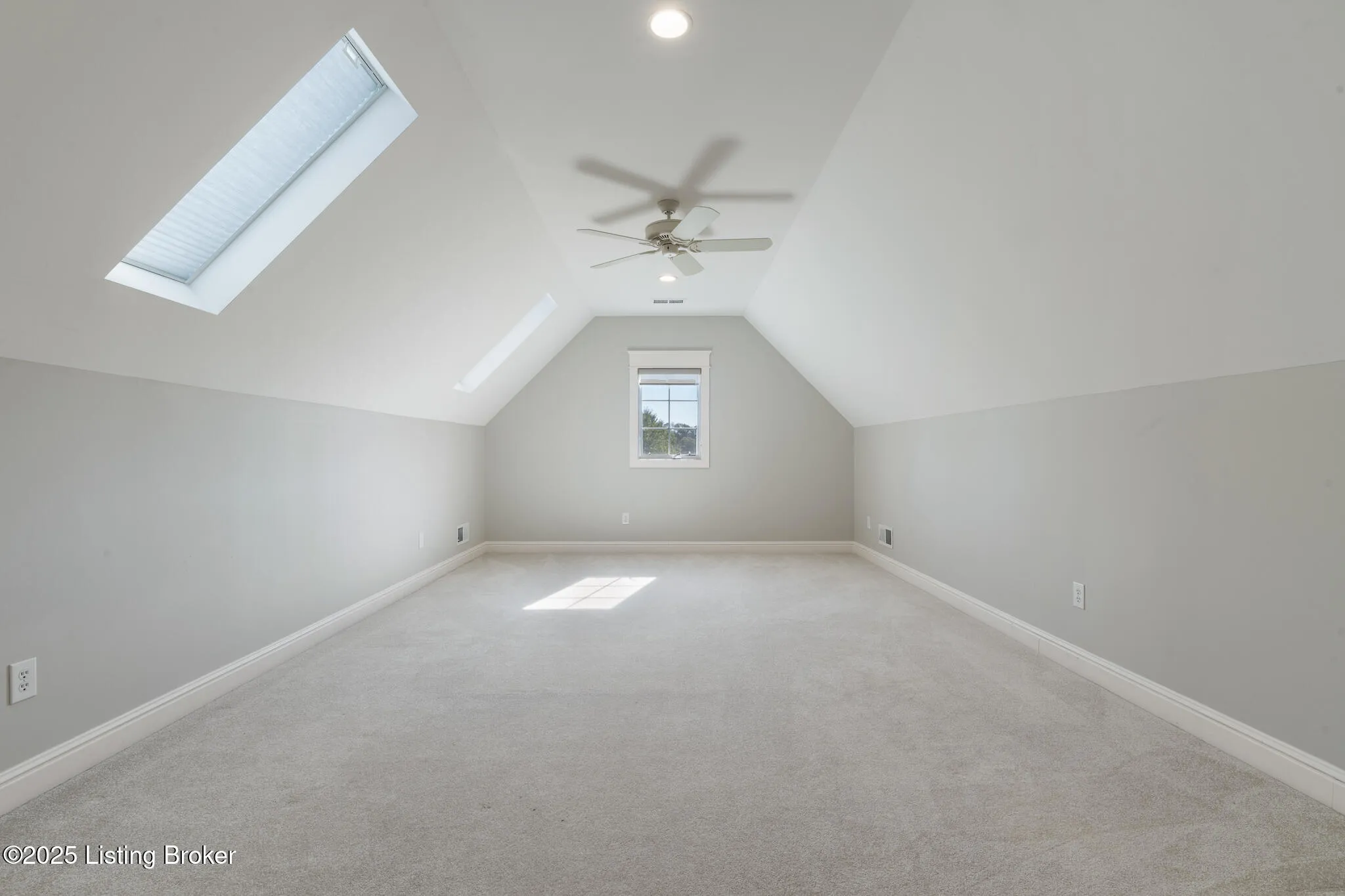 Crestwood, Kentucky 40014, United States, 5 Bedrooms Bedrooms, ,6 BathroomsBathrooms,Residential,Active,203218