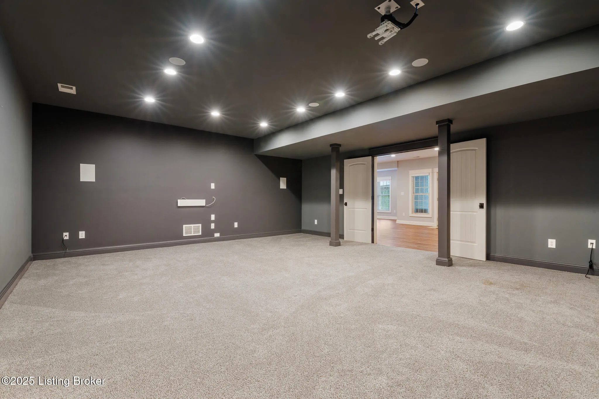 Crestwood, Kentucky 40014, United States, 5 Bedrooms Bedrooms, ,6 BathroomsBathrooms,Residential,Active,203218