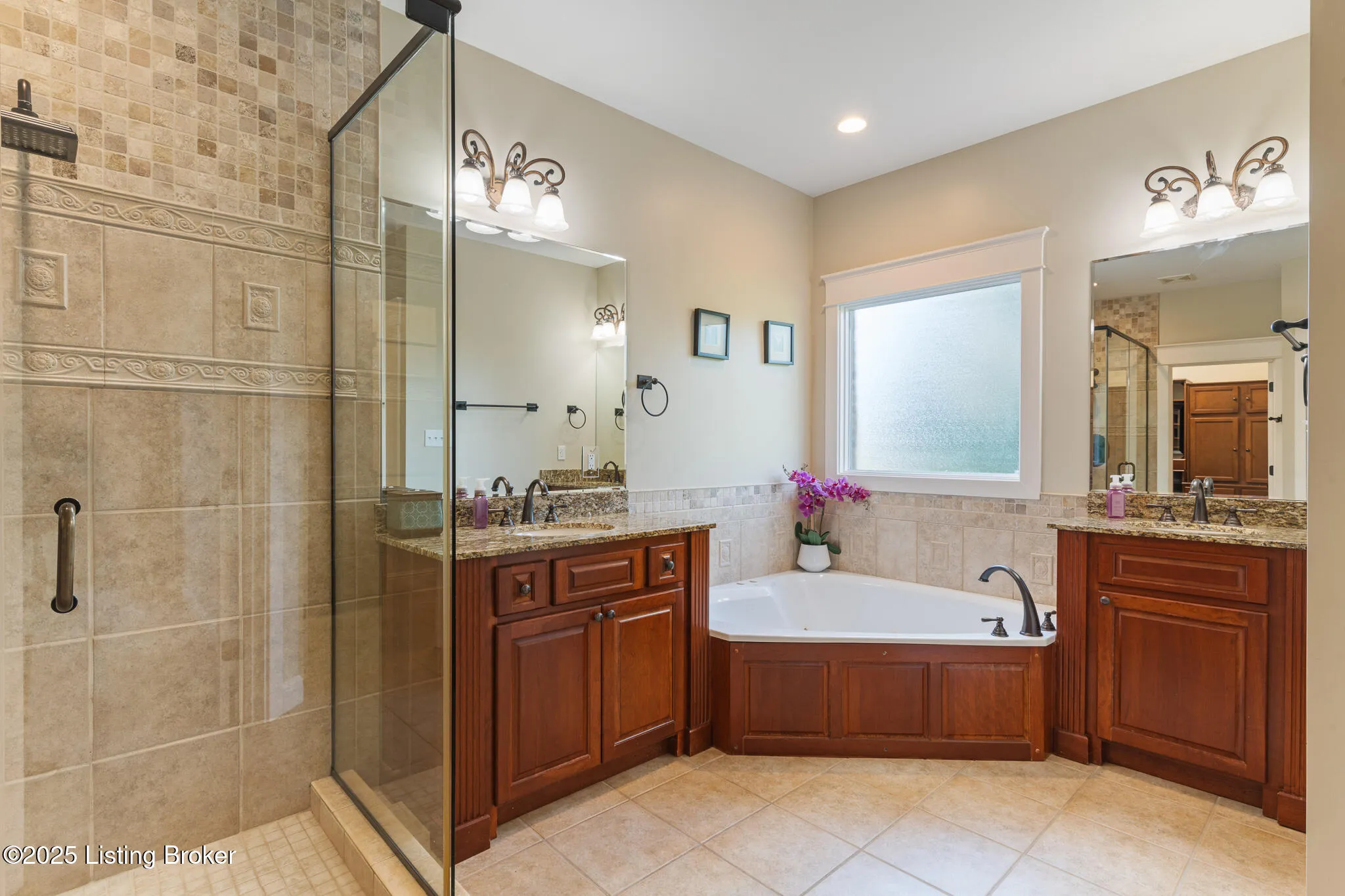 Crestwood, Kentucky 40014, United States, 5 Bedrooms Bedrooms, ,6 BathroomsBathrooms,Residential,Active,203218