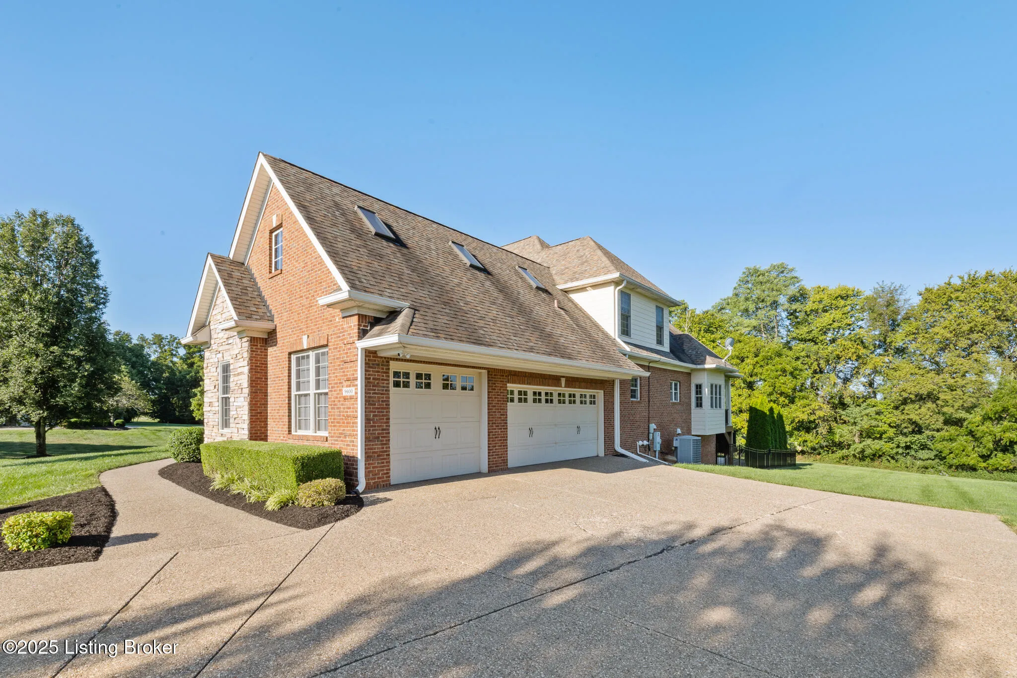 Crestwood, Kentucky 40014, United States, 5 Bedrooms Bedrooms, ,6 BathroomsBathrooms,Residential,Active,203218