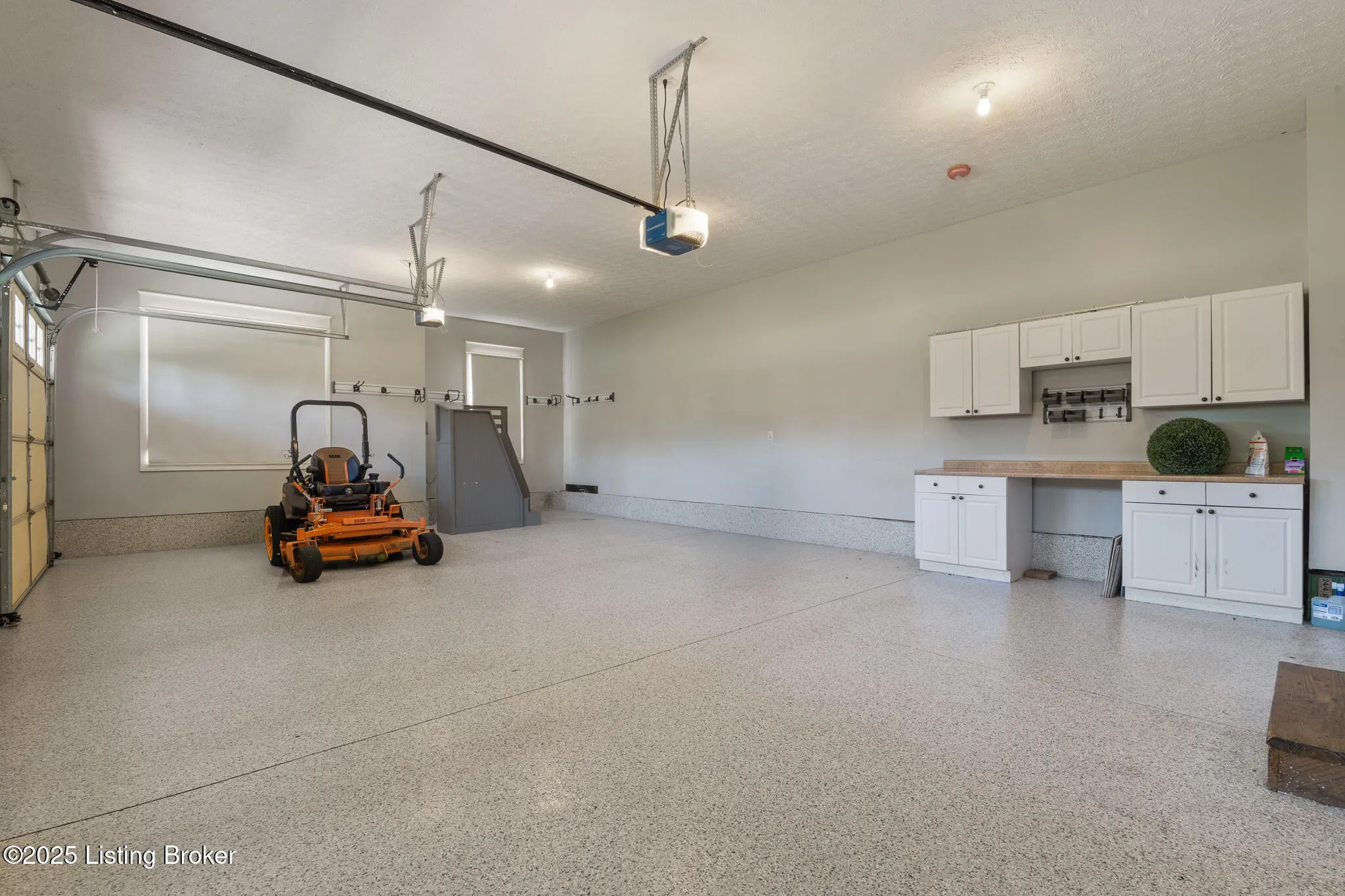 Crestwood, Kentucky 40014, United States, 5 Bedrooms Bedrooms, ,6 BathroomsBathrooms,Residential,Active,203218