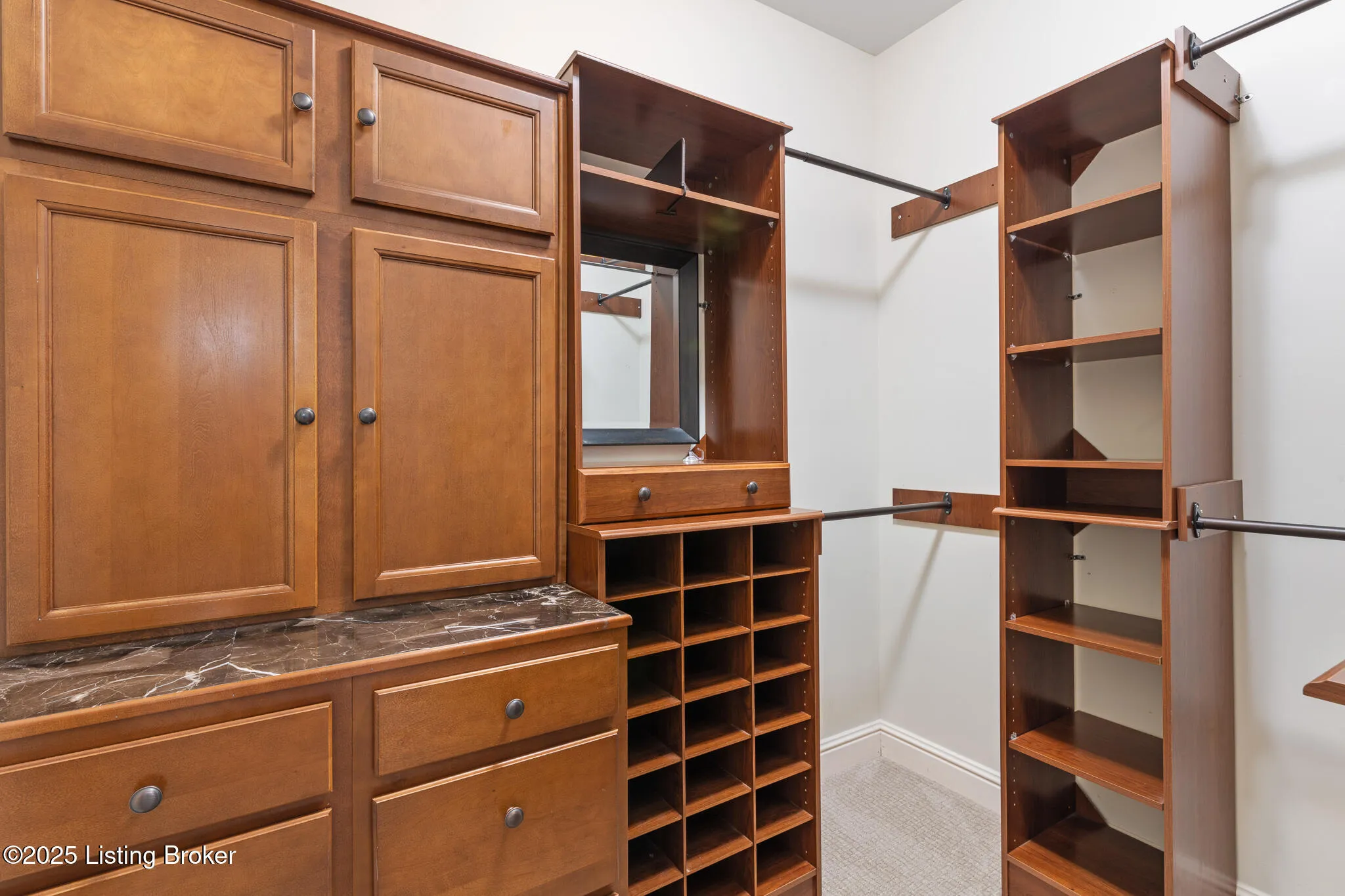 Crestwood, Kentucky 40014, United States, 5 Bedrooms Bedrooms, ,6 BathroomsBathrooms,Residential,Active,203218