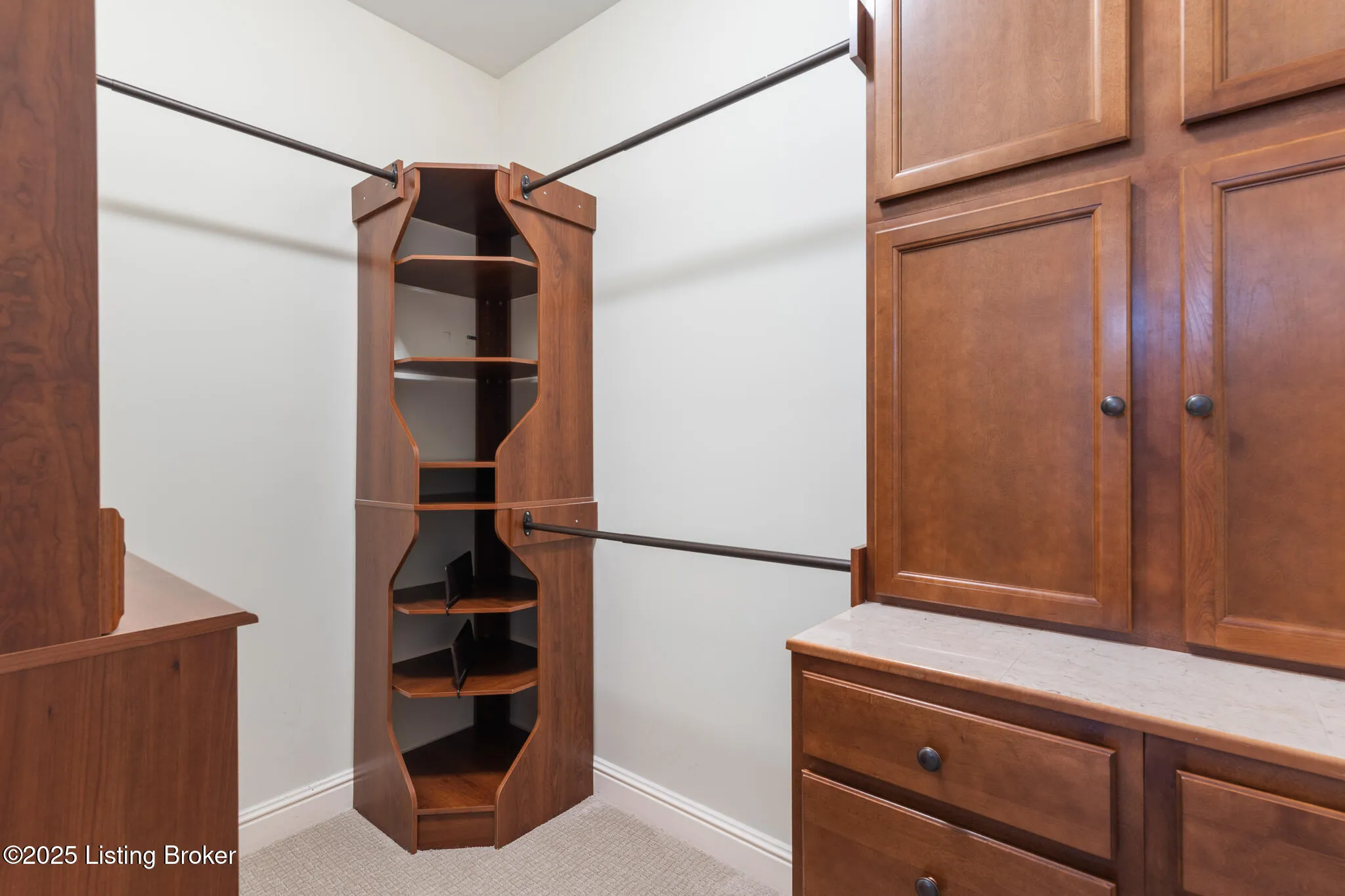 Crestwood, Kentucky 40014, United States, 5 Bedrooms Bedrooms, ,6 BathroomsBathrooms,Residential,Active,203218