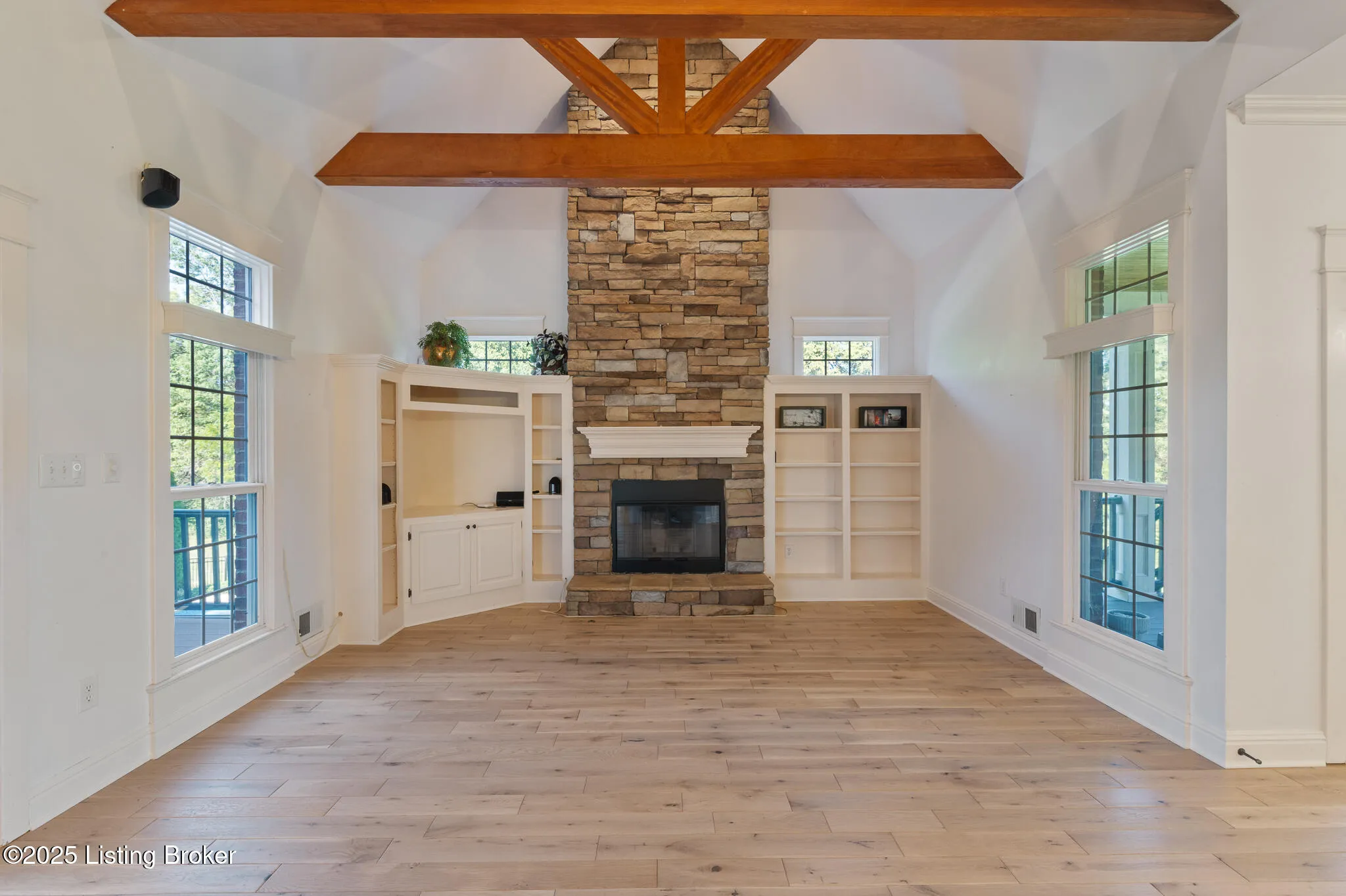 Crestwood, Kentucky 40014, United States, 5 Bedrooms Bedrooms, ,6 BathroomsBathrooms,Residential,Active,203218