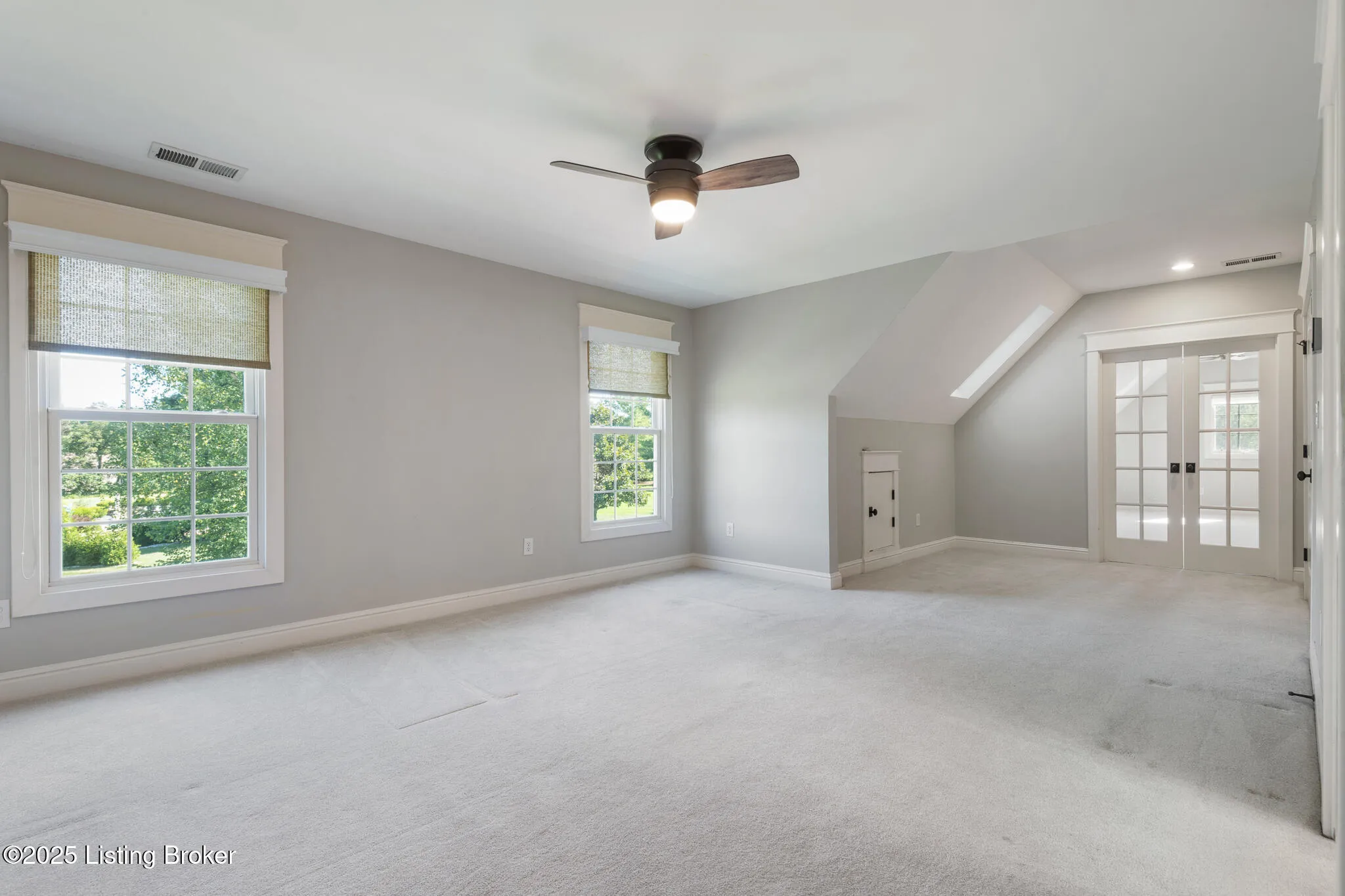 Crestwood, Kentucky 40014, United States, 5 Bedrooms Bedrooms, ,6 BathroomsBathrooms,Residential,Active,203218