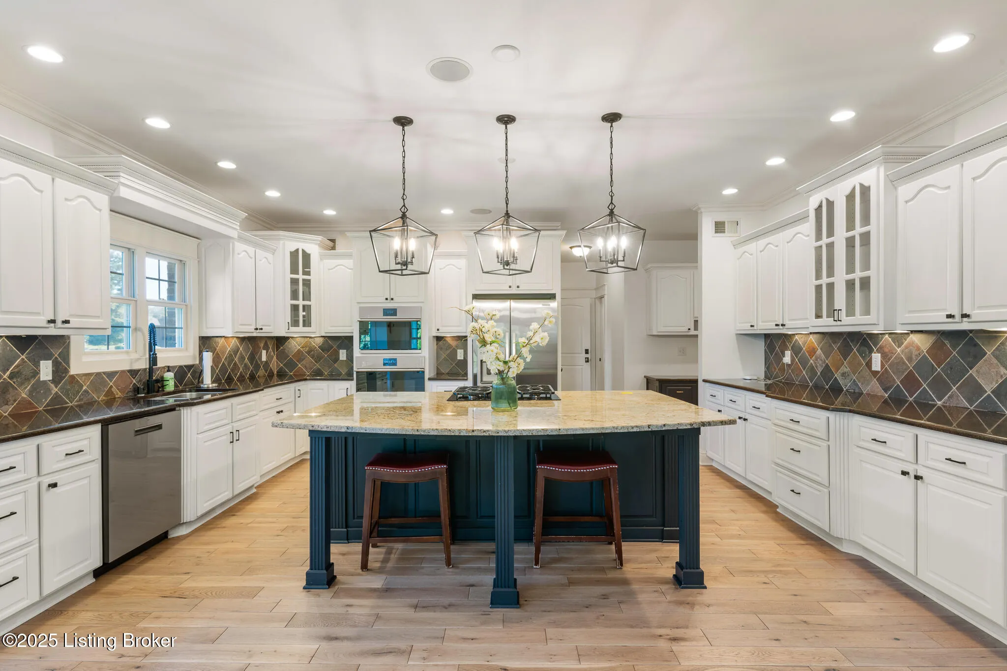 Crestwood, Kentucky 40014, United States, 5 Bedrooms Bedrooms, ,6 BathroomsBathrooms,Residential,Active,203218