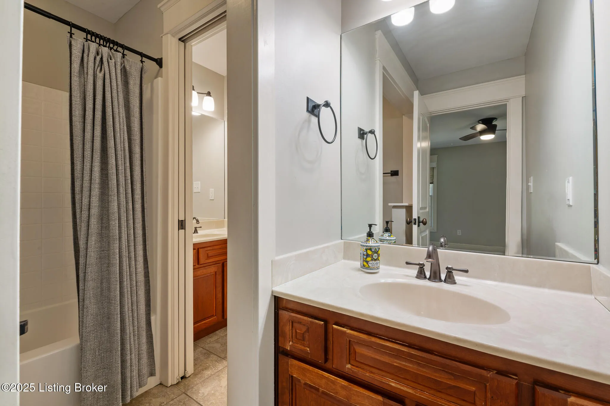 Crestwood, Kentucky 40014, United States, 5 Bedrooms Bedrooms, ,6 BathroomsBathrooms,Residential,Active,203218