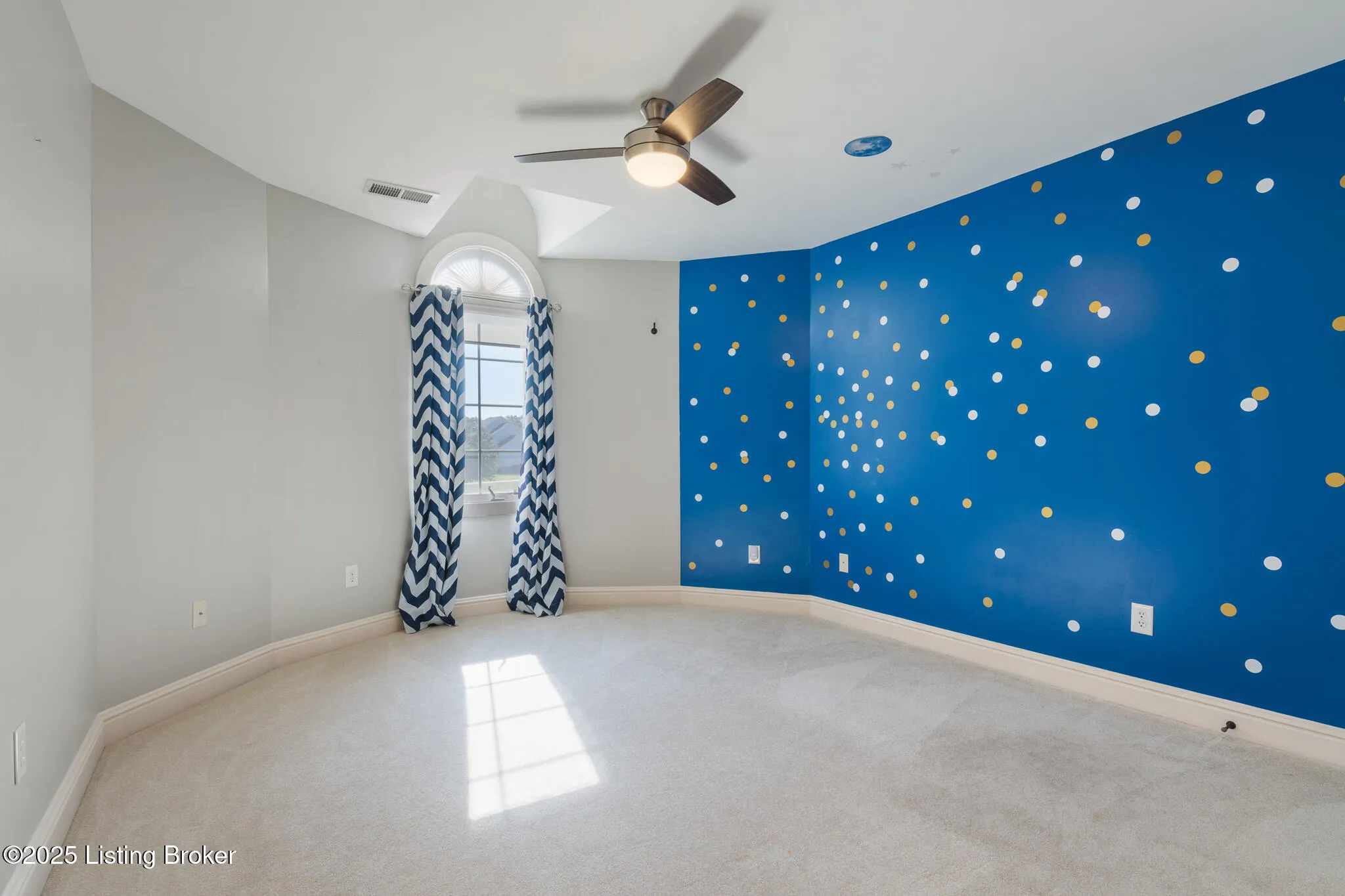 Crestwood, Kentucky 40014, United States, 5 Bedrooms Bedrooms, ,6 BathroomsBathrooms,Residential,Active,203218