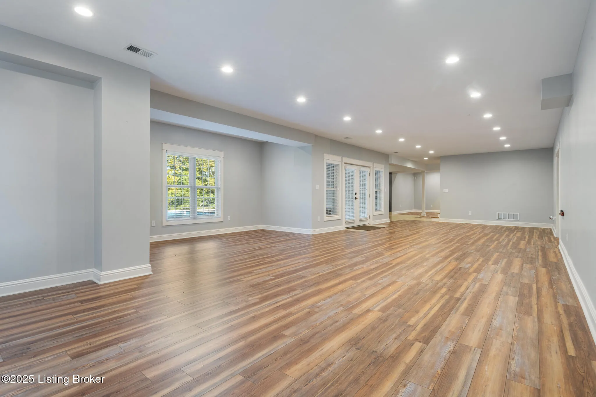 Crestwood, Kentucky 40014, United States, 5 Bedrooms Bedrooms, ,6 BathroomsBathrooms,Residential,Active,203218