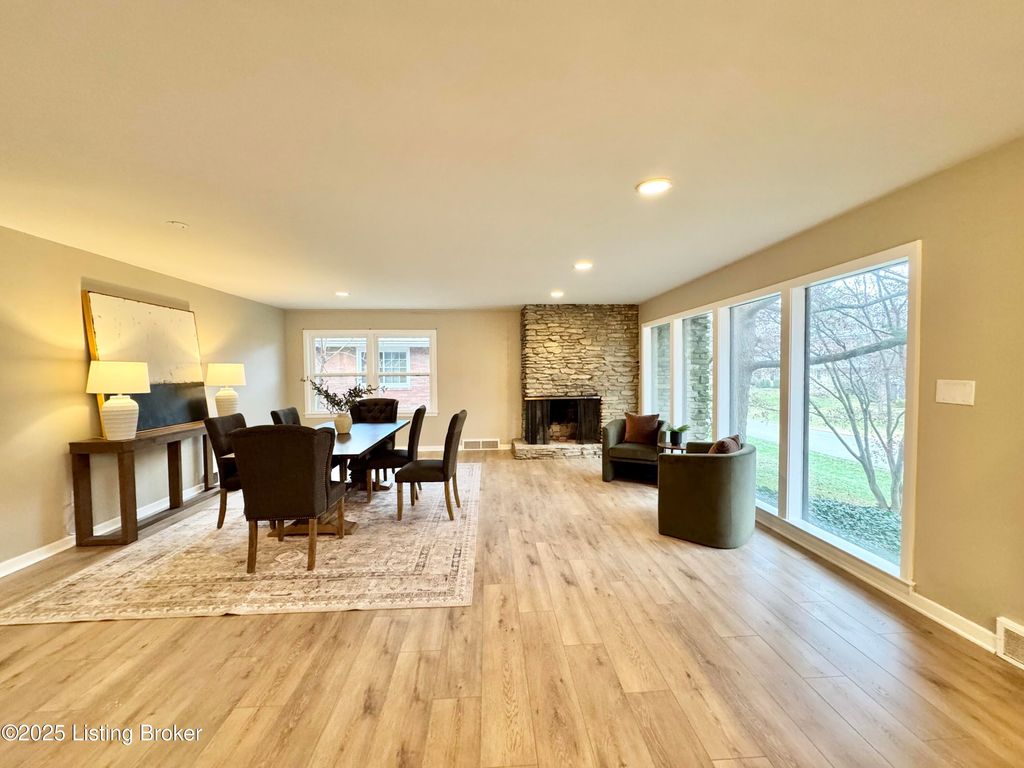 Photo of 215 Choctaw Rd, Louisville, KY 40207 (MLS # 1705929)