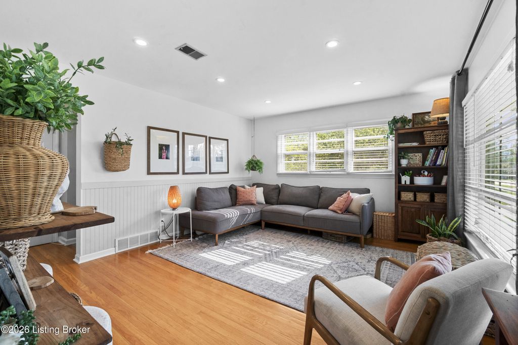 Photo of 3900 Pembroke Rd, Louisville, KY 40220 (MLS # 1714080)