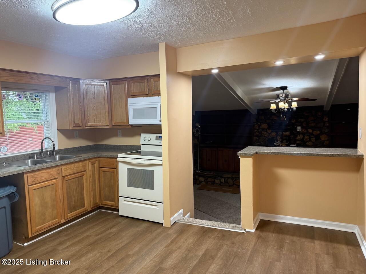 3208 Hillview Dr, Louisville, Pennsylvania image 15
