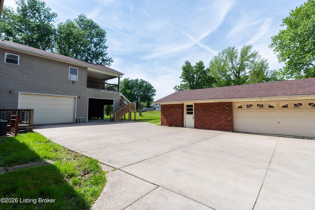 Photo of 7846 St Andrews Church Rd, Louisville, KY 40214 (MLS # 1715650)