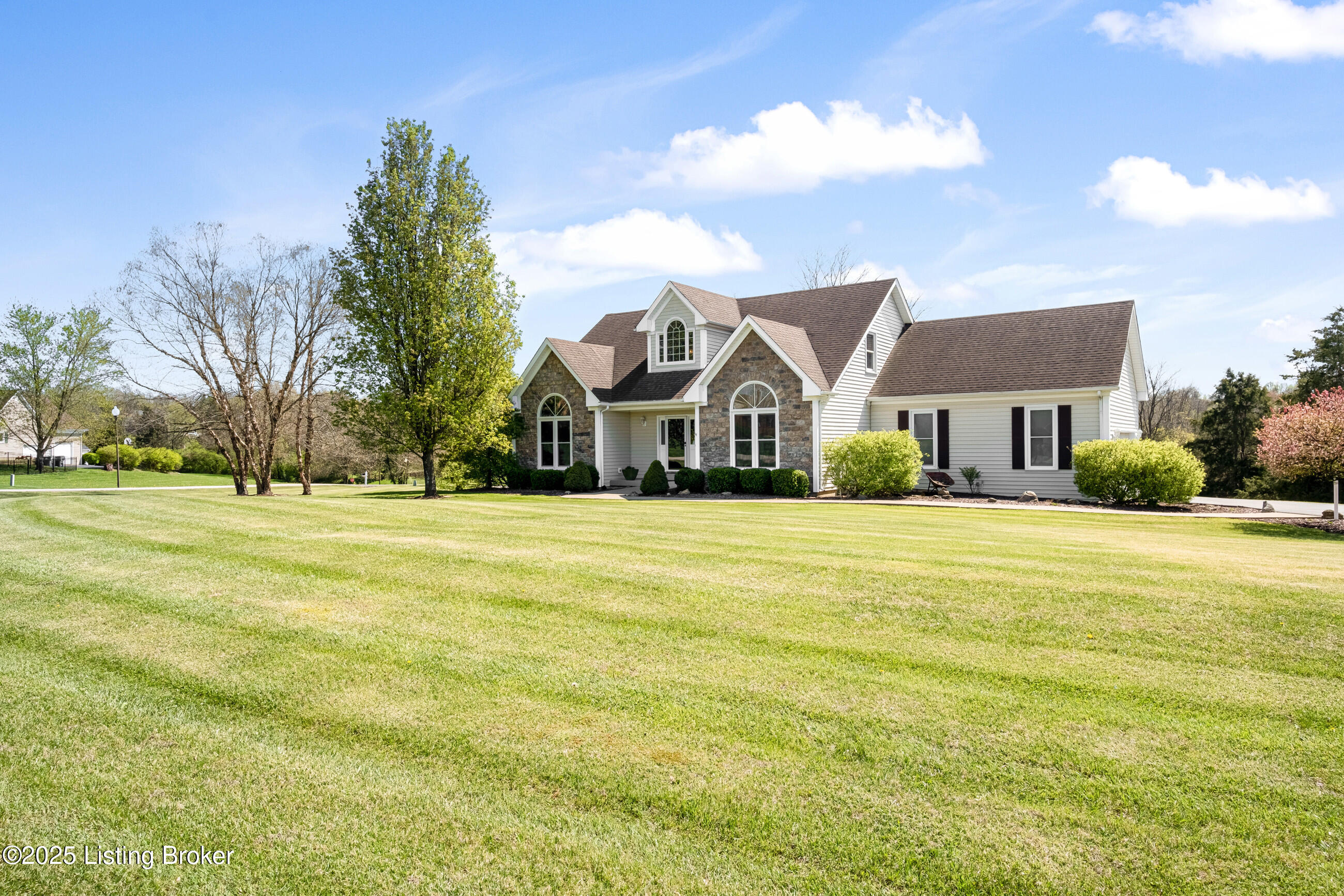 2106 Martybrook Ct, La Grange, Pennsylvania image 1