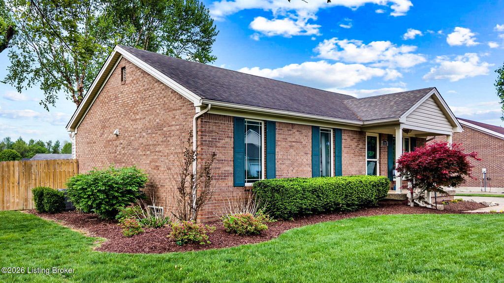 Photo of 13107 Lavenia Ln, Louisville, KY 40272 (MLS # 1714373)